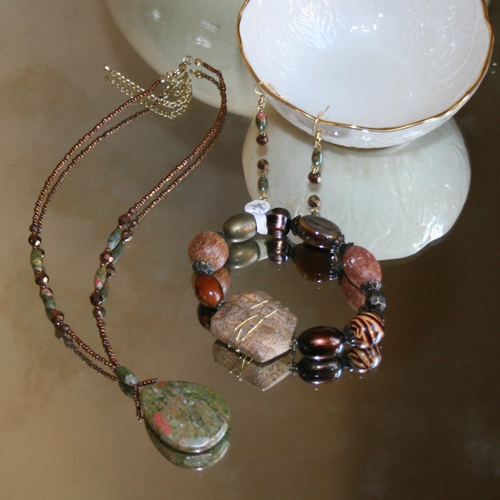 Faux Stone Jewerly Set (NWOT)